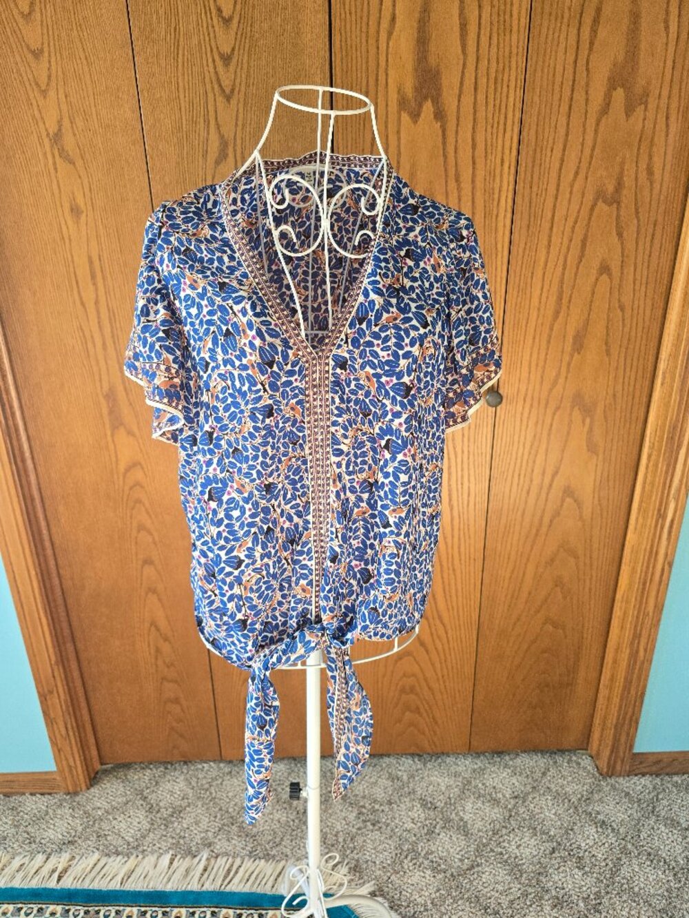 Max Studio Blue Floral Tie Front Blouse Women’s Medium
